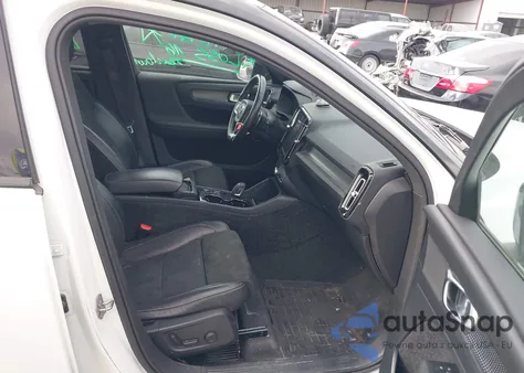 2019 Volvo Xc40 T4 R-Design z USA, uszkodzony, nr VIN YV4AC2HM4K2113680